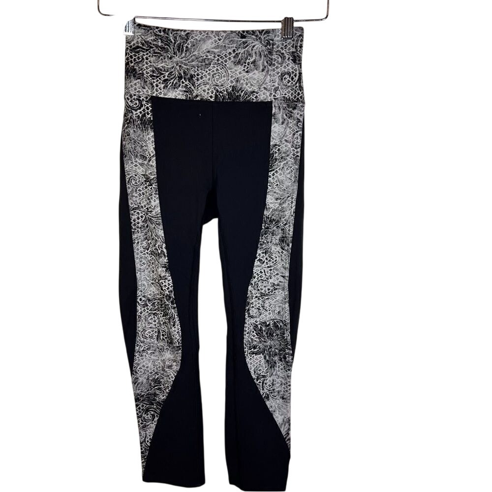 Lululemon Sweat and Repeat Crop Sz 2 Flattering Comfy Black Sterigraph Starlight